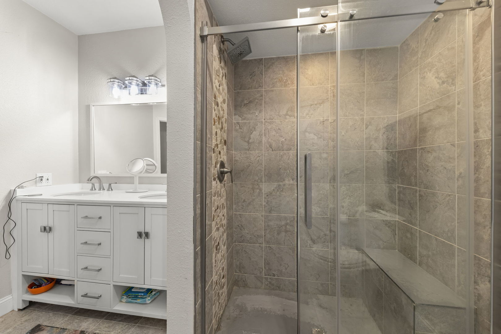 520 South Jefferson Street Lockport, IL 60441 - Photo 13 of 31 a bathroom with a shower sink and mirror