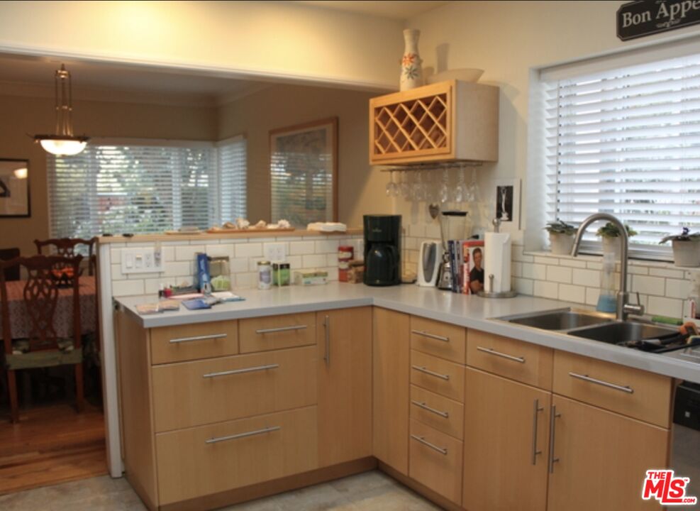 202 4th Avenue Venice, CA 90291 - Photo 8 of 22