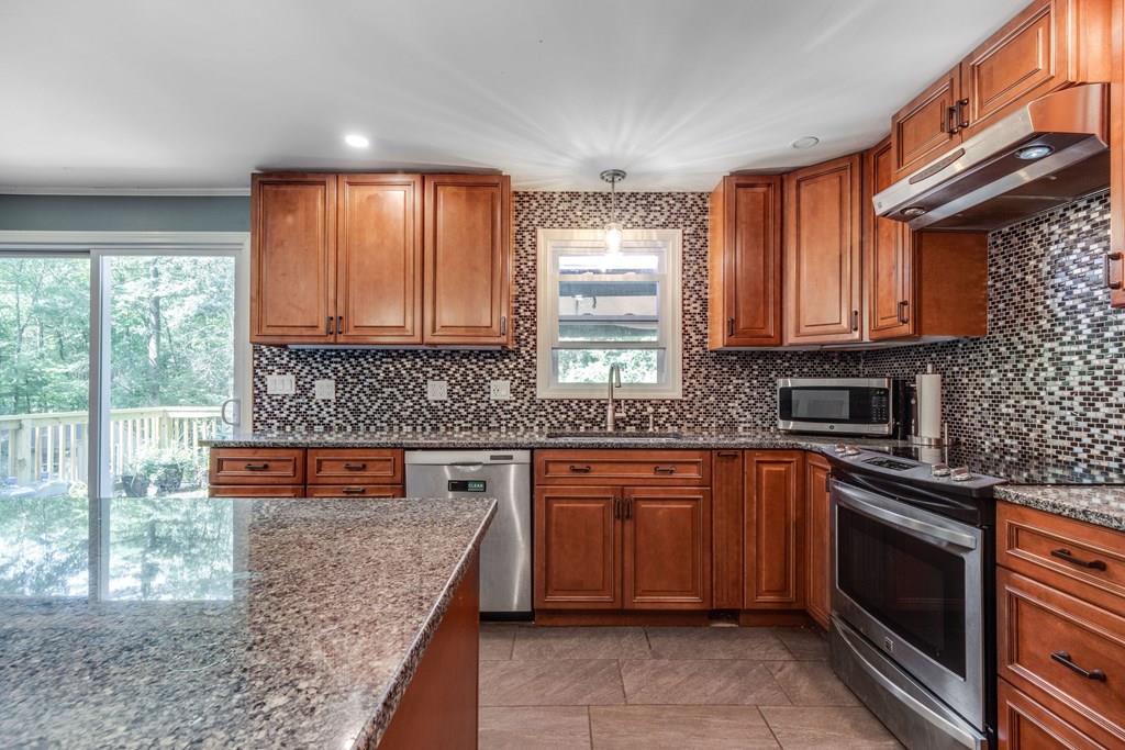 683 Old Dunstable Road Groton, MA 01450 - Photo 11 of 38 Gallery Image 11