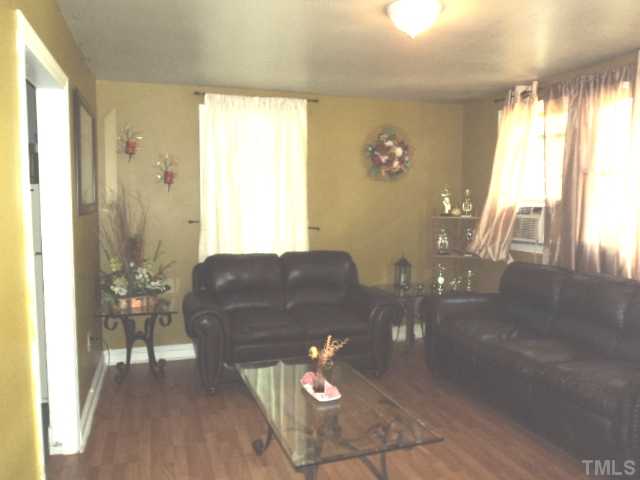 913 South State Street Raleigh, NC 27601 - Photo 3 of 7 a living room with furniture and a table