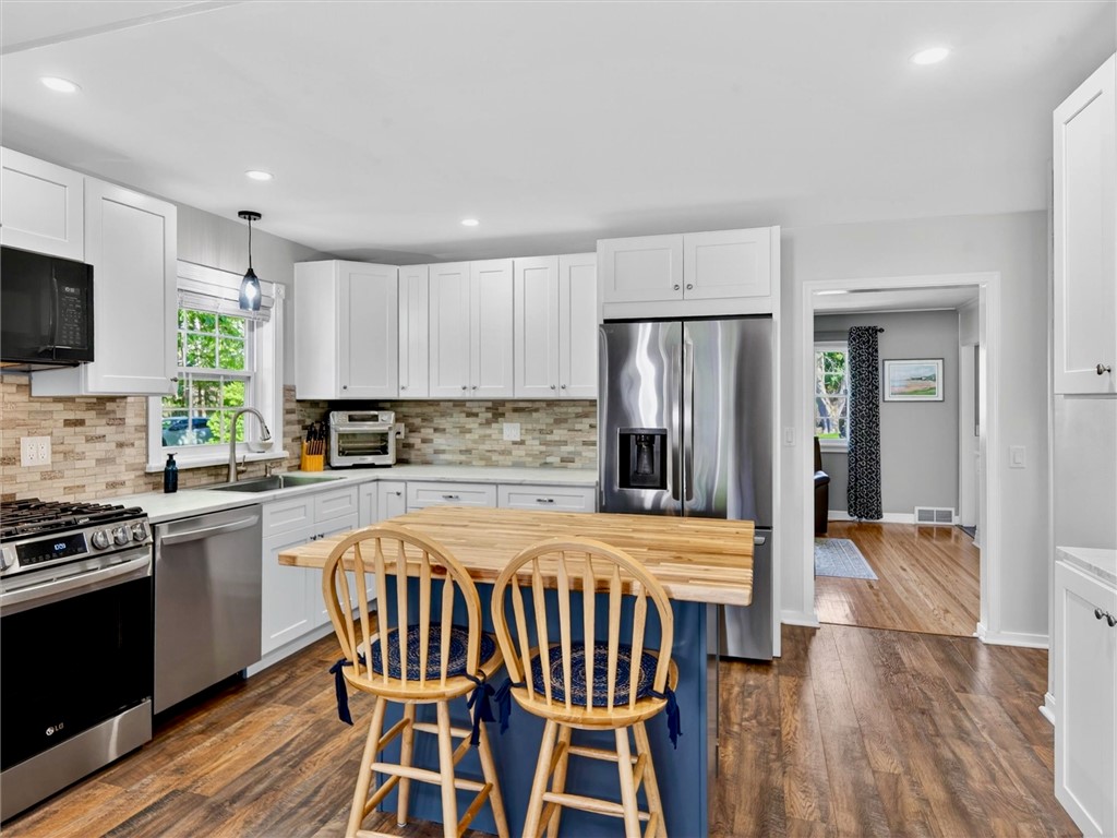 531 Rondo Lane Webster, NY 14580 - Photo 9 of 47 Updated kitchen