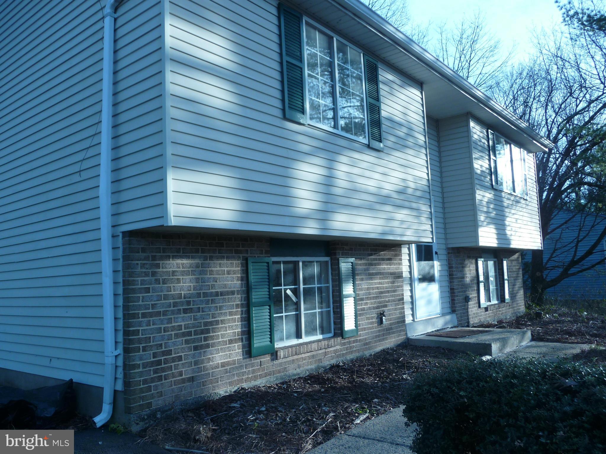 138 Magnolia Road Sterling, VA 20164 - Photo 2 of 22 Exterior (Front)