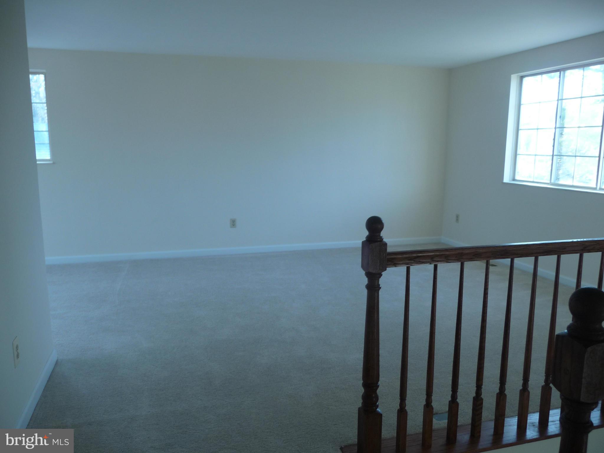 138 Magnolia Road Sterling, VA 20164 - Photo 4 of 22 Living Room