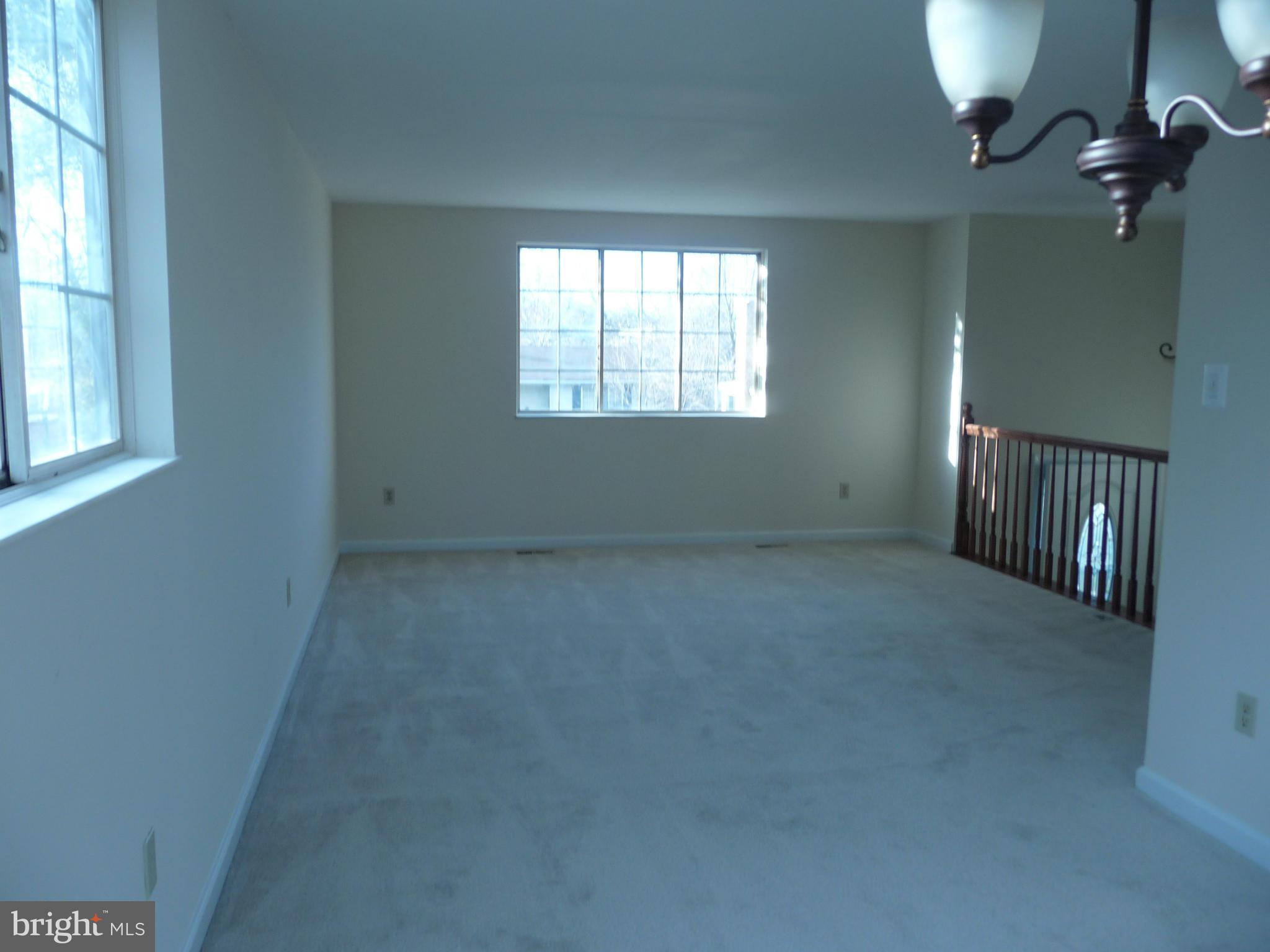 138 Magnolia Road Sterling, VA 20164 - Photo 5 of 22 Living Room