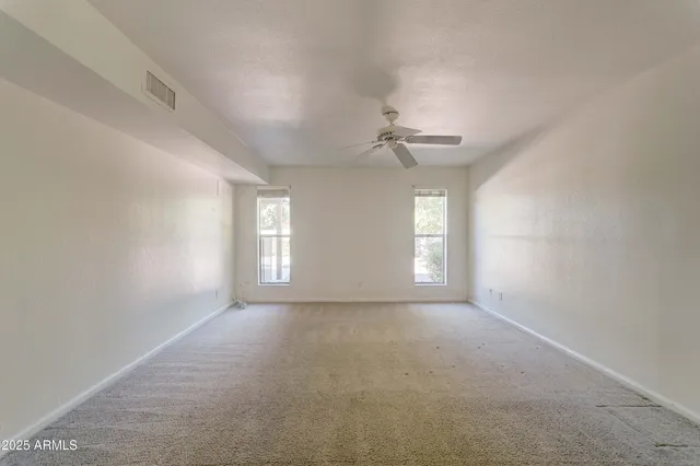a view of empty room with window
