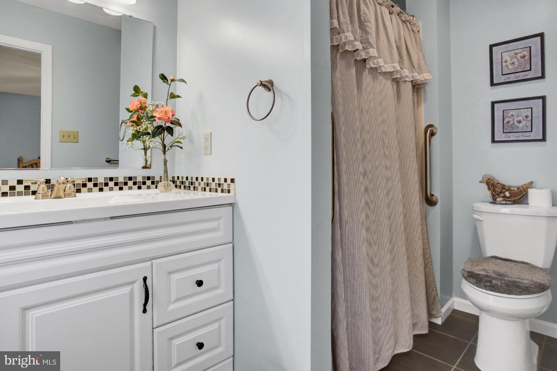 4025 River Road Reading, PA 19605 - Photo 17 of 34 Master Bathroom