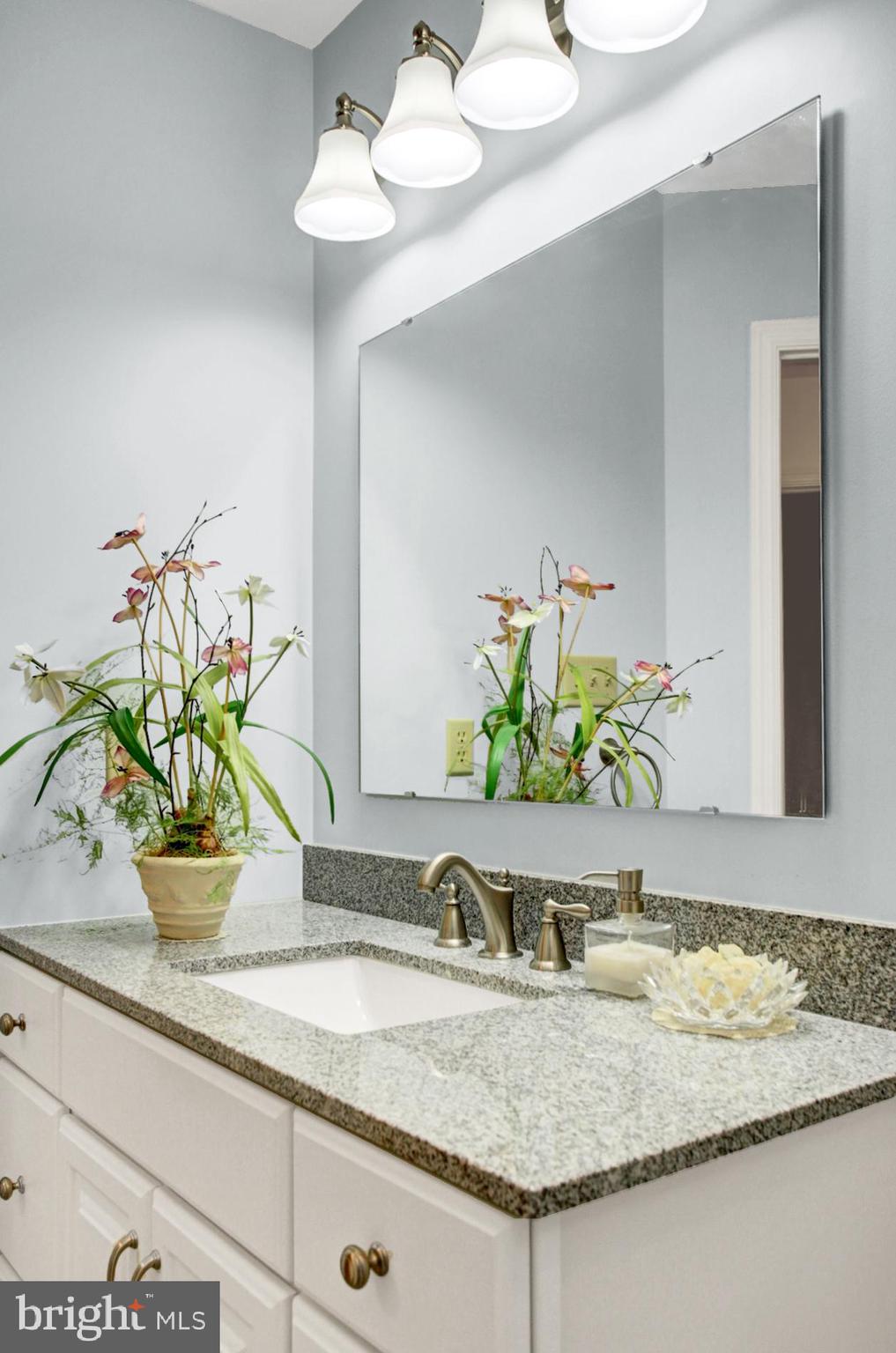 4025 River Road Reading, PA 19605 - Photo 22 of 34 Bathroom #2