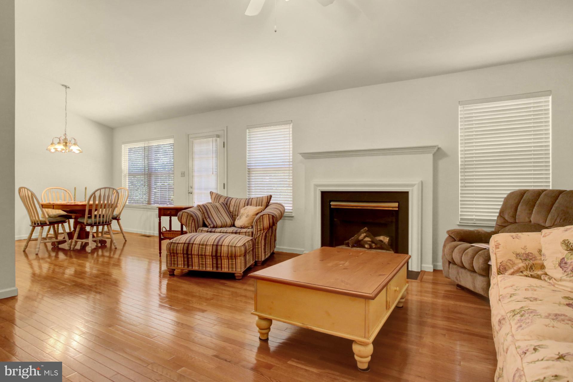 4025 River Road Reading, PA 19605 - Photo 5 of 34 Living room