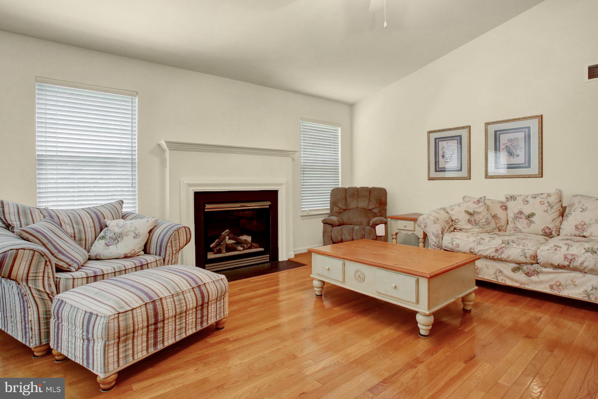 4025 River Road Reading, PA 19605 - Photo 7 of 34 Living room