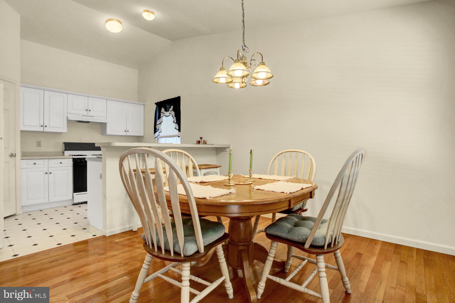 4025 River Road Reading, PA 19605 - Photo 9 of 34 Dining area