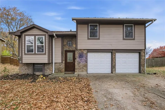 $310,000 | 302 Southeast Flagstone Street, Lee's Summit, MO 64063