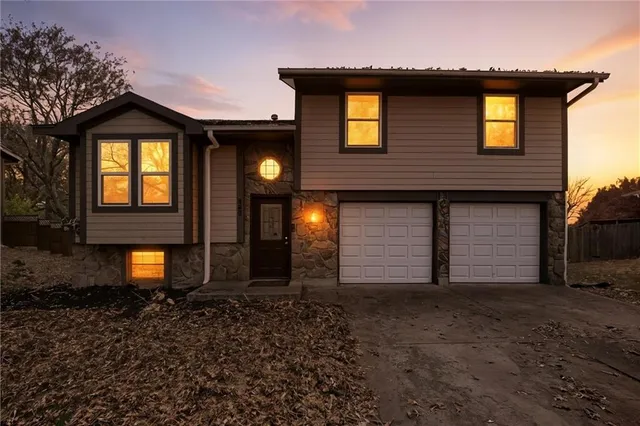 $310,000 | 302 Southeast Flagstone Street, Lee's Summit, MO 64063