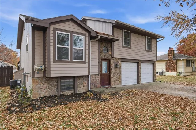$310,000 | 302 Southeast Flagstone Street, Lee's Summit, MO 64063