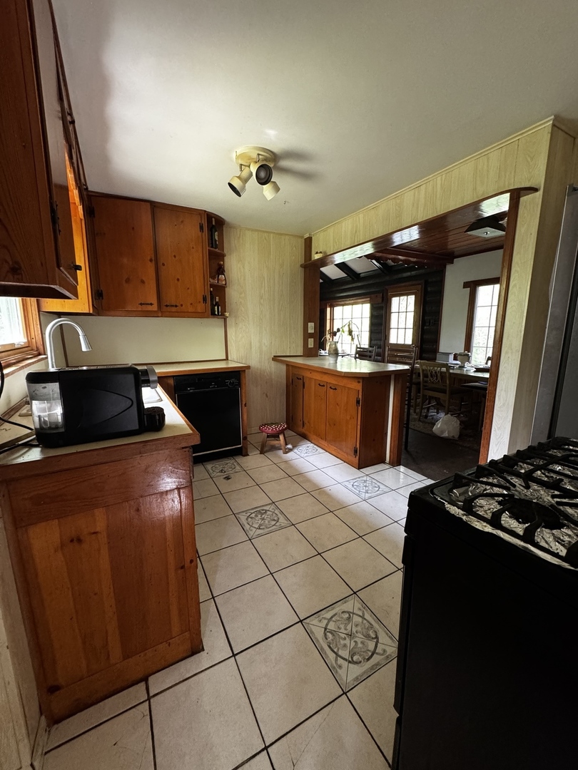 409 Ski Hill Road Fox River Grove, IL 60021 - Photo 10 of 40