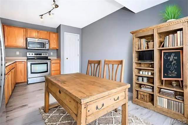 $159,000 | 2562 Coppergate Square Drive, Unit H, St. Louis, MO 63129