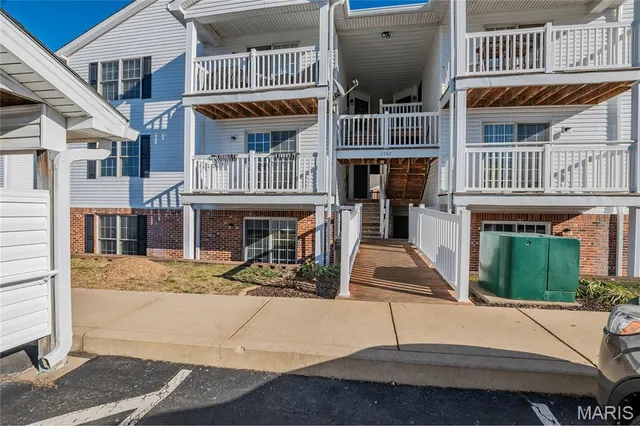 $159,000 | 2562 Coppergate Square Drive, Unit H, St. Louis, MO 63129