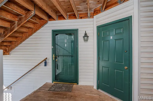 $159,000 | 2562 Coppergate Square Drive, Unit H, St. Louis, MO 63129