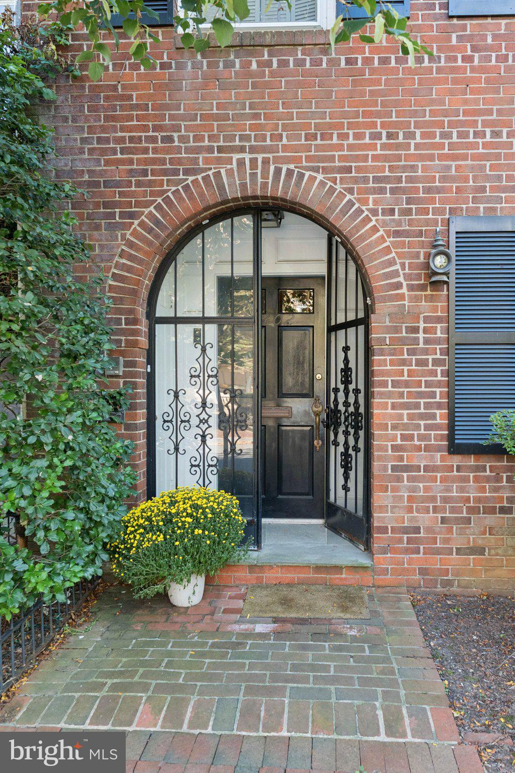 3402 R Street Northwest Washington, DC 20007 - Photo 2 of 24