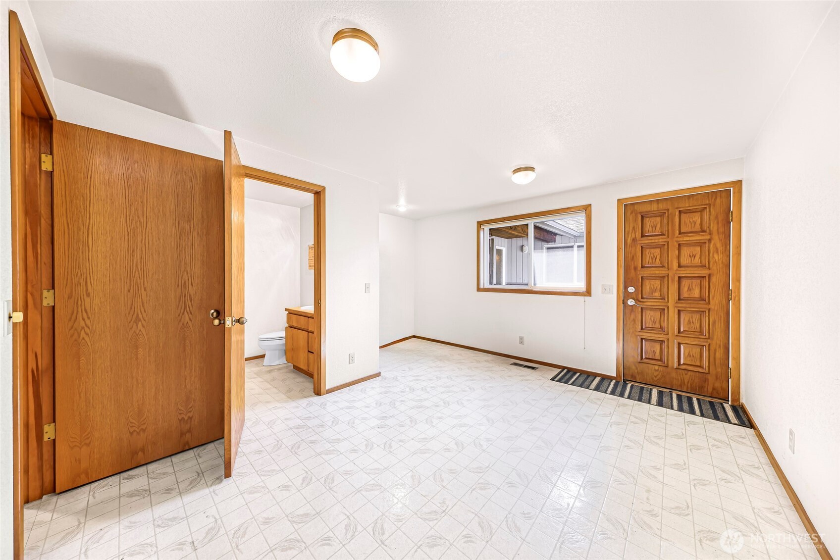 8059 Comox Road Blaine, WA 98230 - Photo 21 of 38 an empty room with a empty space and bathroom view