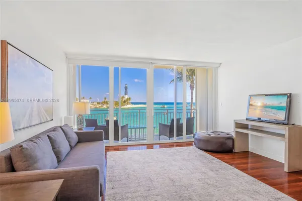 $2,850 | 2508 Bay Drive, Unit 307, Pompano Beach, FL 33062