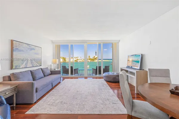 $2,850 | 2508 Bay Drive, Unit 307, Pompano Beach, FL 33062