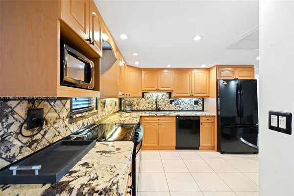 $2,850 | 2508 Bay Drive, Unit 307, Pompano Beach, FL 33062