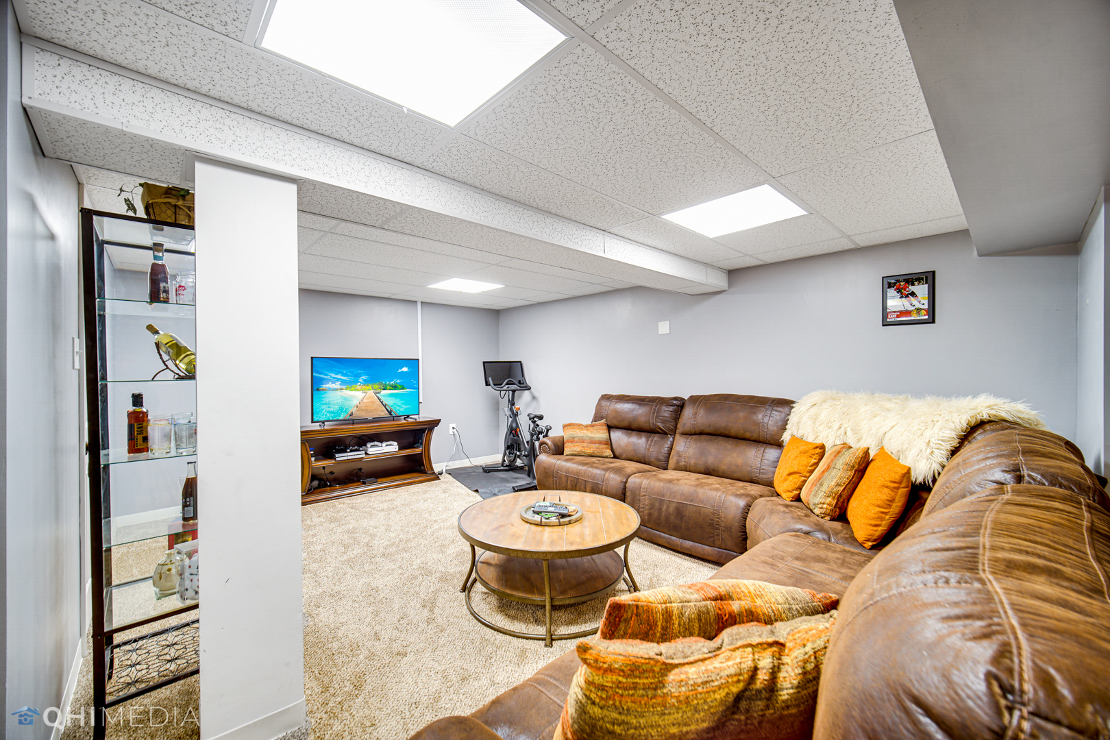 5244 170th Street Oak Forest, IL 60452 - Photo 18 of 24 a living room with furniture and a flat screen tv