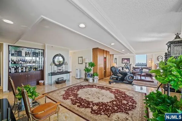 $5,500 | 800 Palisade Avenue, Unit 23B, Fort Lee, NJ 07024