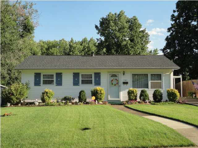 5305 Chadwick Road Evansville, IN 47710 - Photo 1 of 21 Gallery Image 1
