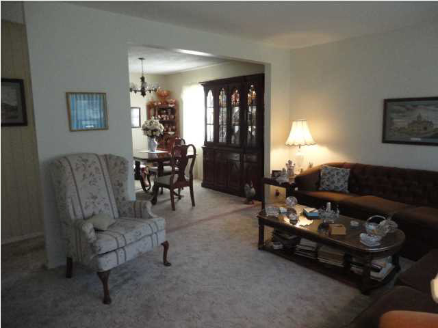 5305 Chadwick Road Evansville, IN 47710 - Photo 2 of 21 Gallery Image 2