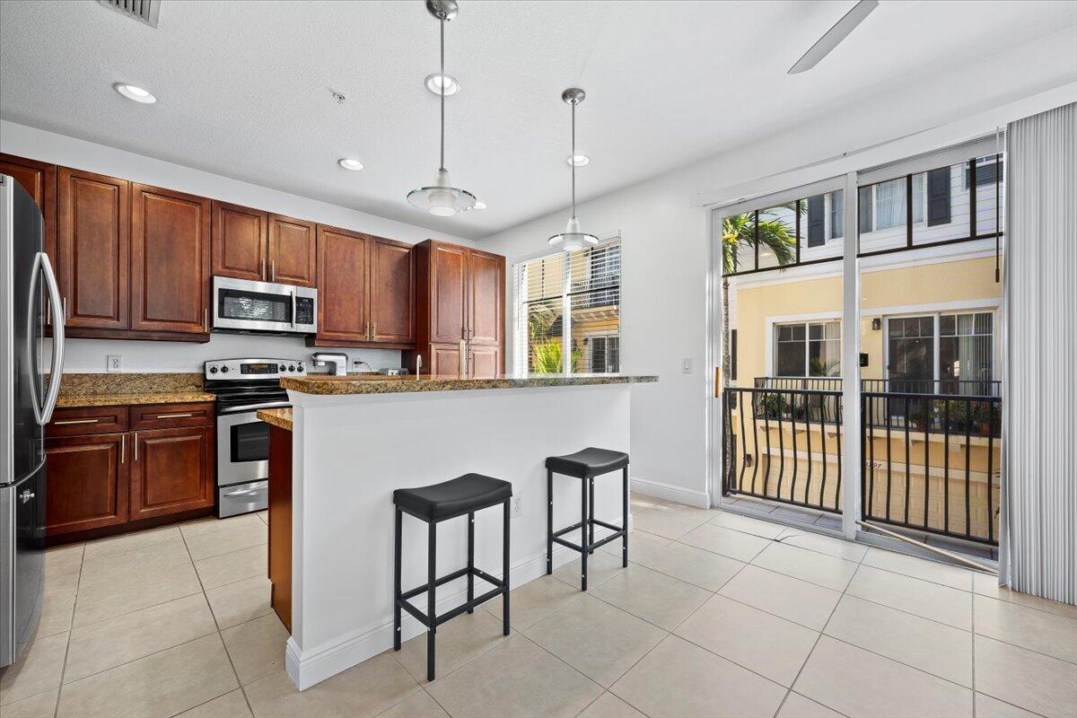 3807 Northwest 5th Terrace Boca Raton, FL 33431 - Photo 5 of 14 06-LUX_4607