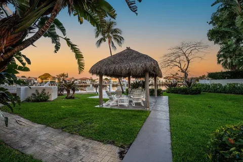 $1,495,000 | 2917 South Ocean Boulevard, Unit 104, Highland Beach, FL 33487