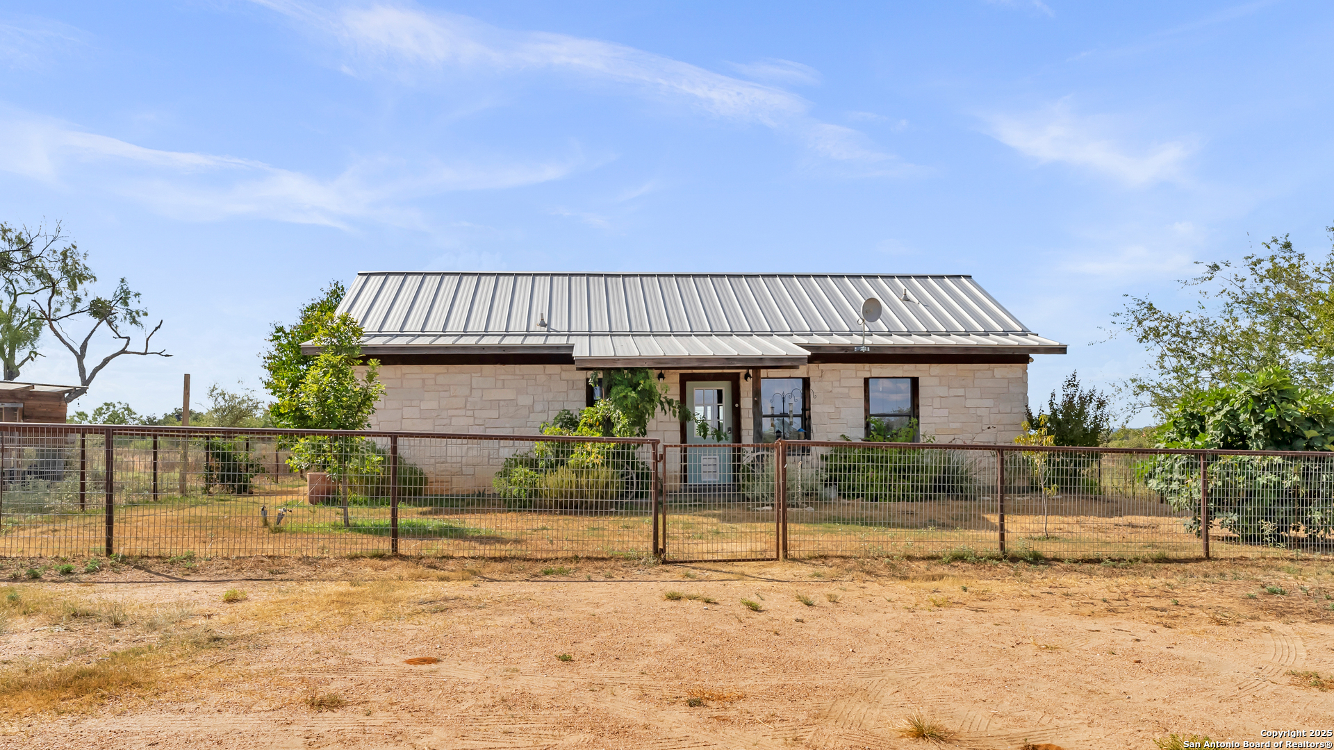 127 Offer Llano, TX 78643 - Photo 24 of 29 a view of a house with wooden fence