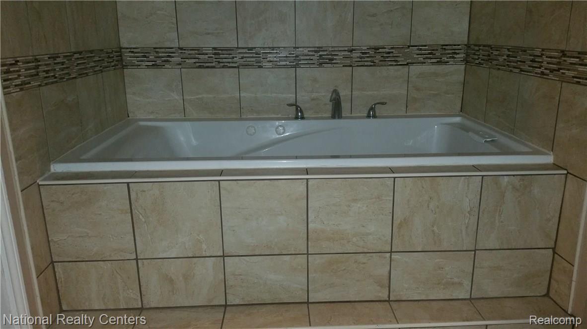 13580 Ashton Road Detroit, MI 48223 - Photo 12 of 26 MASTER BATH WITH JETTED TUB