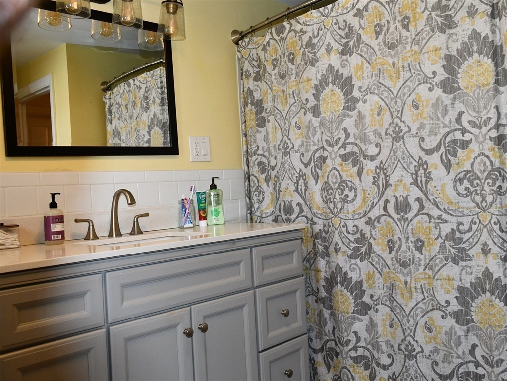 583 Whetstone Hill Road Somerset, MA 02726 - Photo 21 of 27 Gallery Image 21