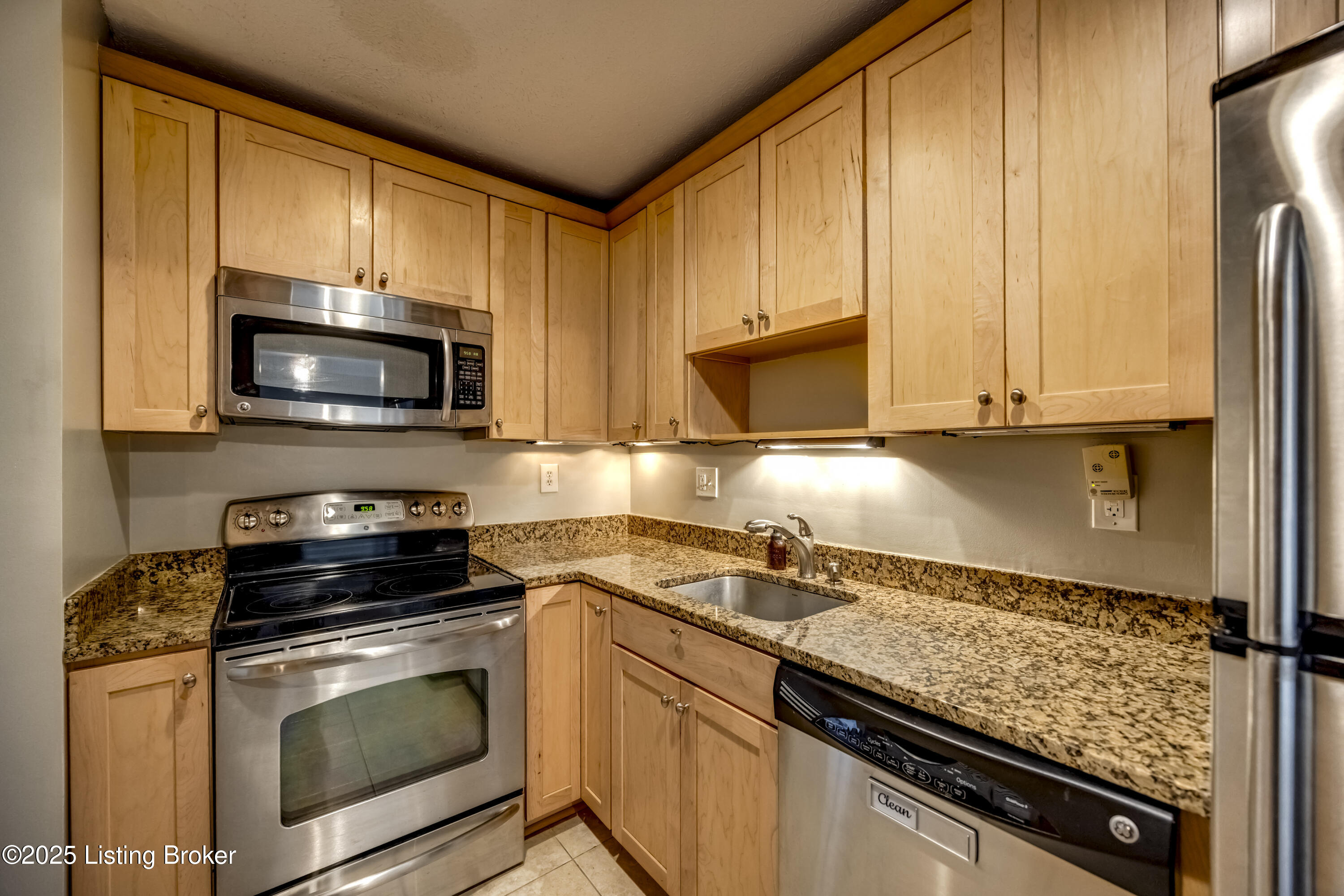 410 Mockingbird Valley Road, Unit 1 Louisville, KY 40207 - Photo 17 of 39 2Y0A5667-A