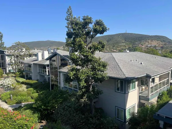 $3,800 | 1682 Circa Del Lago, Unit A305, San Marcos, CA 92078