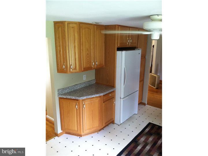 2432 Yellowstone Road Cinnaminson, NJ 08077 - Photo 5 of 14 Kitchen