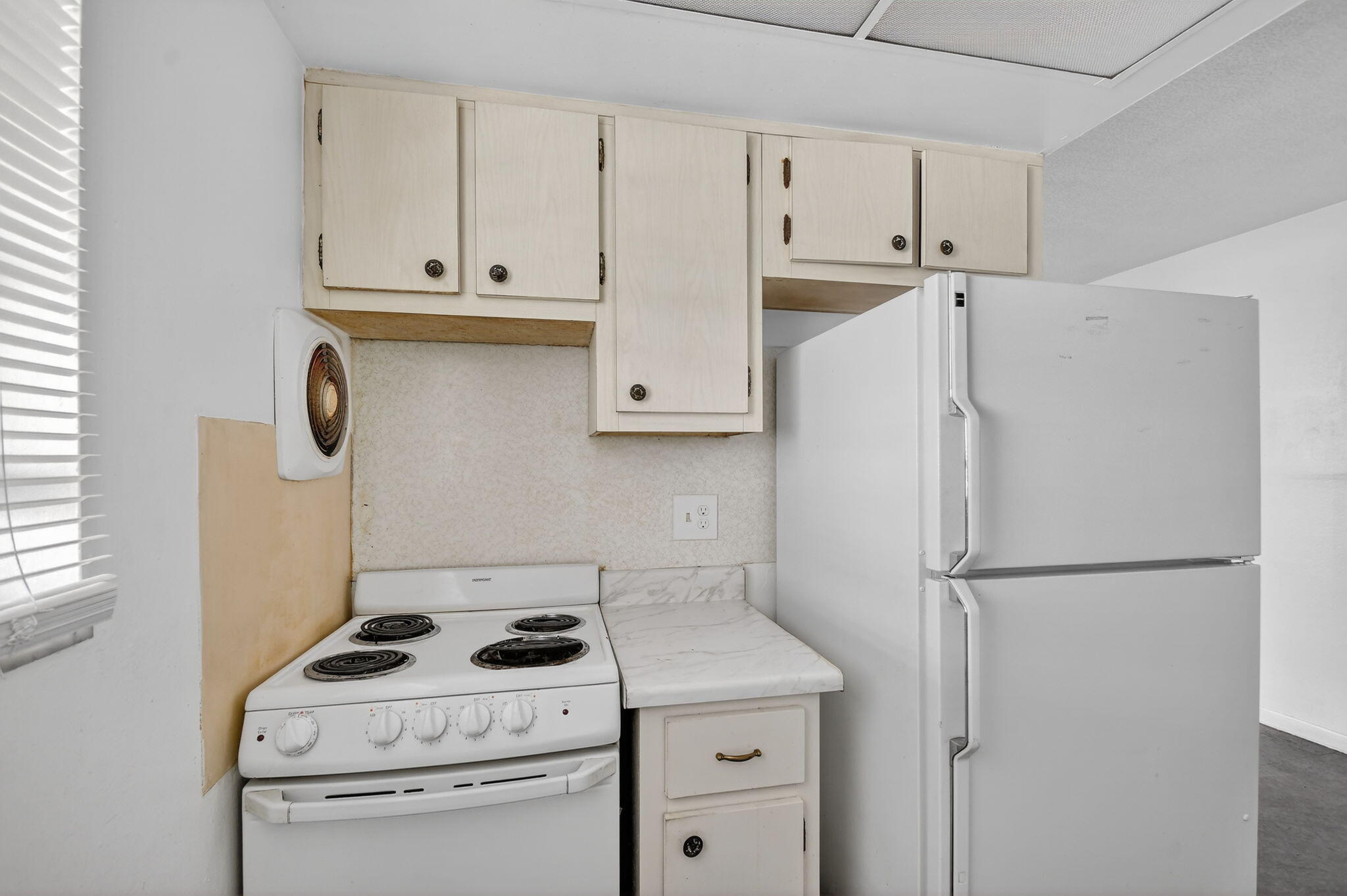 1406 Barton Road, Unit 15 Lake Worth Beach, FL 33460 - Photo 13 of 19 a view of a kitchen with washer and dryer