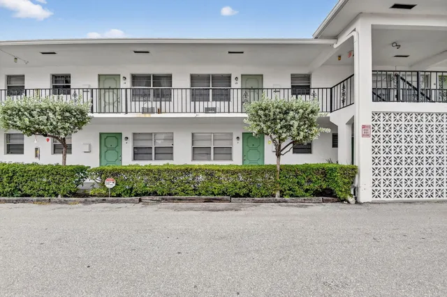 $1,500 | 1406 Barton Road, Unit 15, Lake Worth Beach, FL 33460