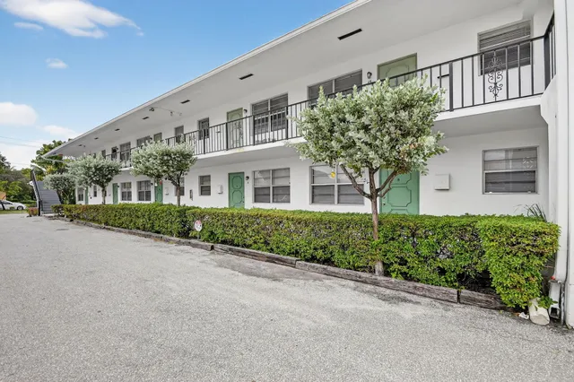 $1,550 | 1406 Barton Road, Unit 15, Lake Worth Beach, FL 33460