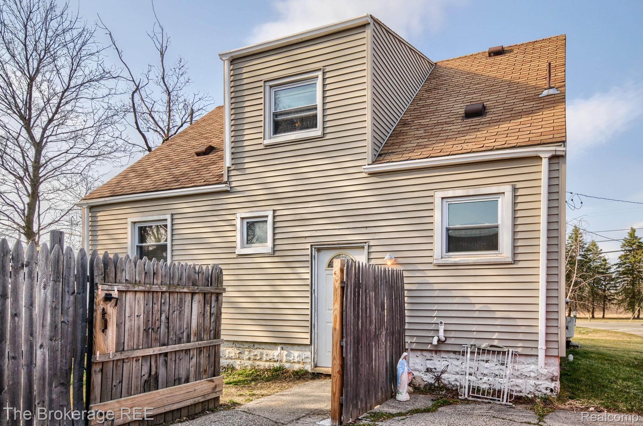 5114 Davison Road Burton, MI 48509 - Photo 22 of 28 SD3_2214-HDR(5).jpg