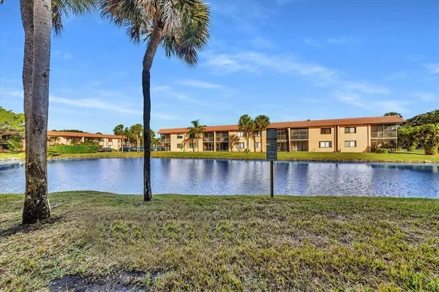 $244,900 | 140 Lakeview Drive, Unit 105, Weston, FL 33326