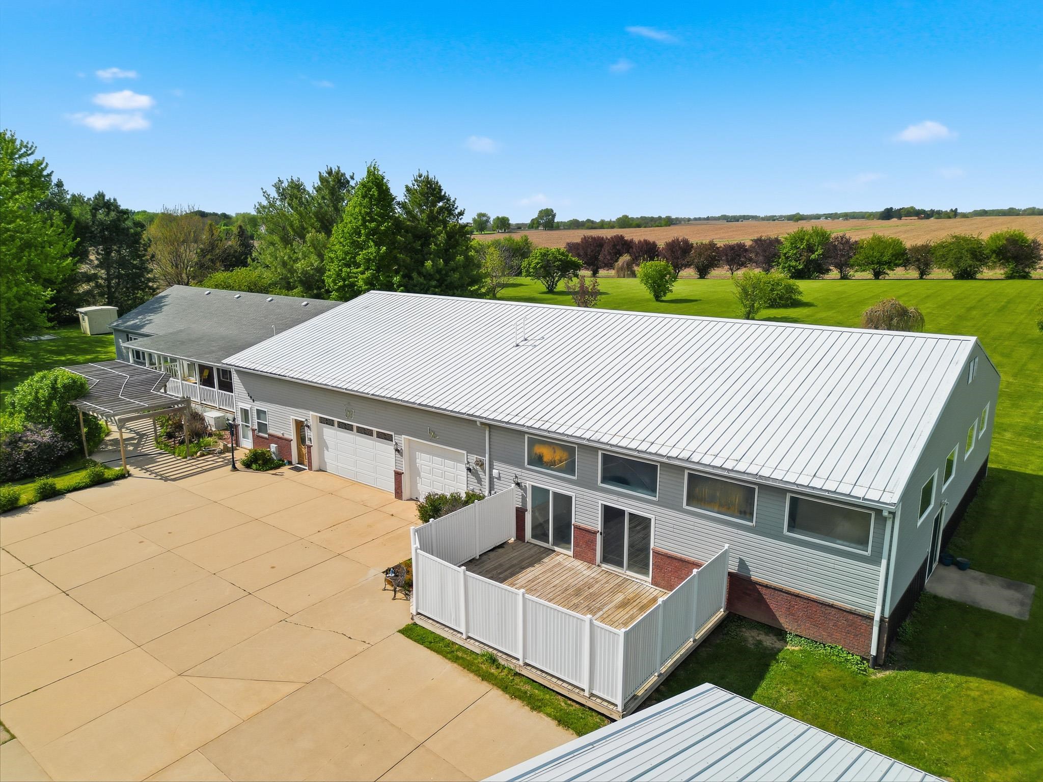 298 Highway 2 Dixon, IL 61021 - Photo 5 of 57