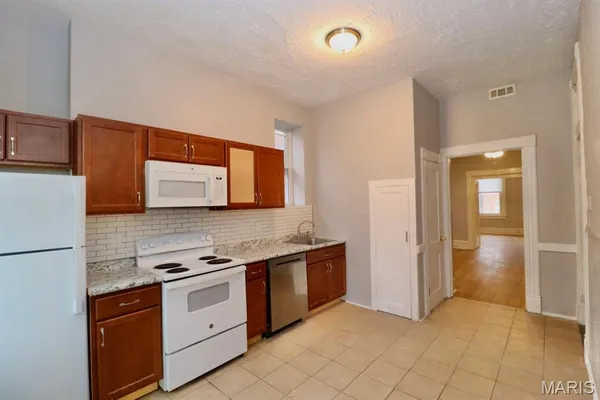 $700 | 3930 Nebraska Avenue, Unit 2, St. Louis, MO 63118