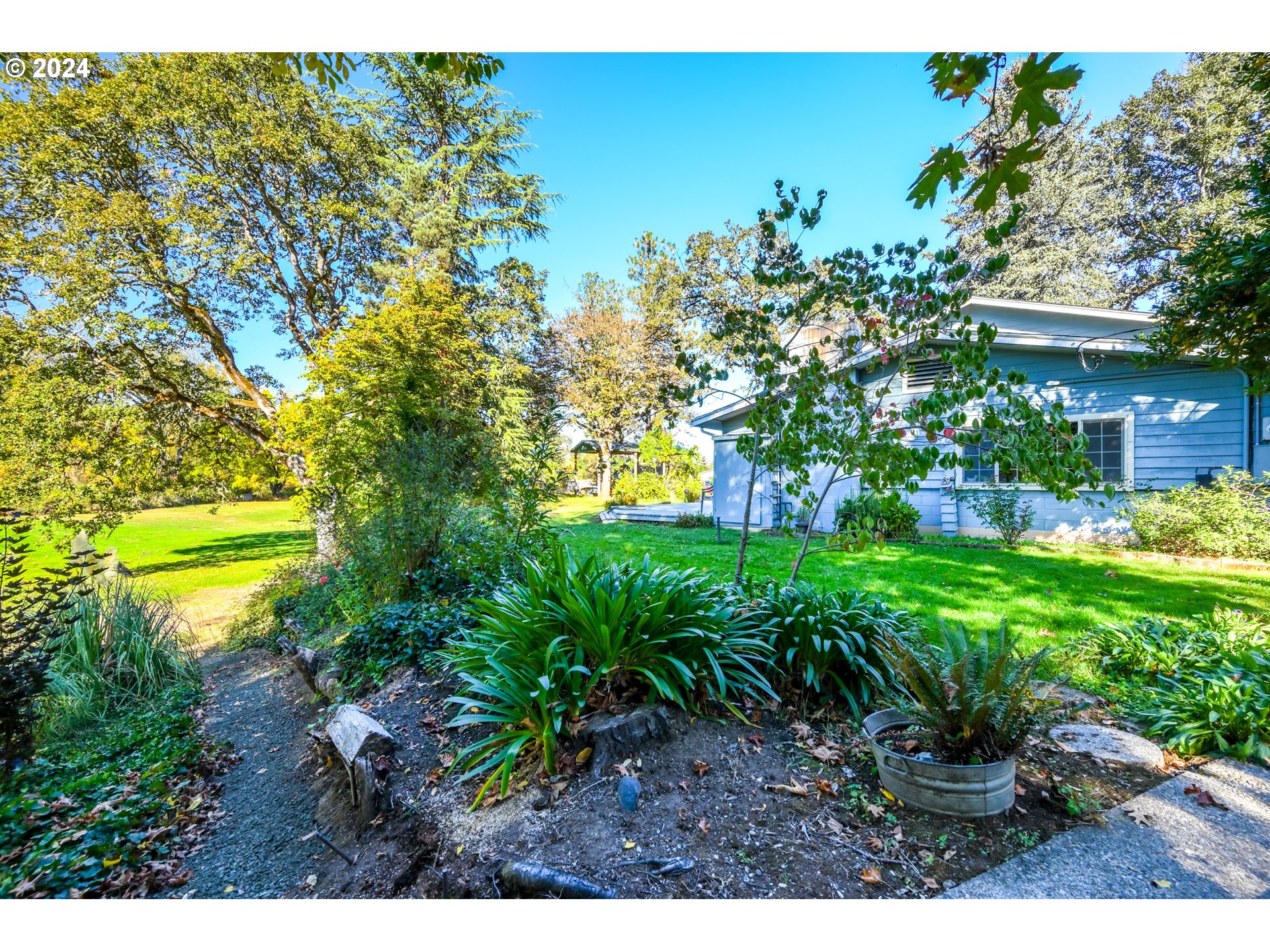 2559 Glenbrook Loop Road Riddle, OR 97469 - Photo 12 of 46