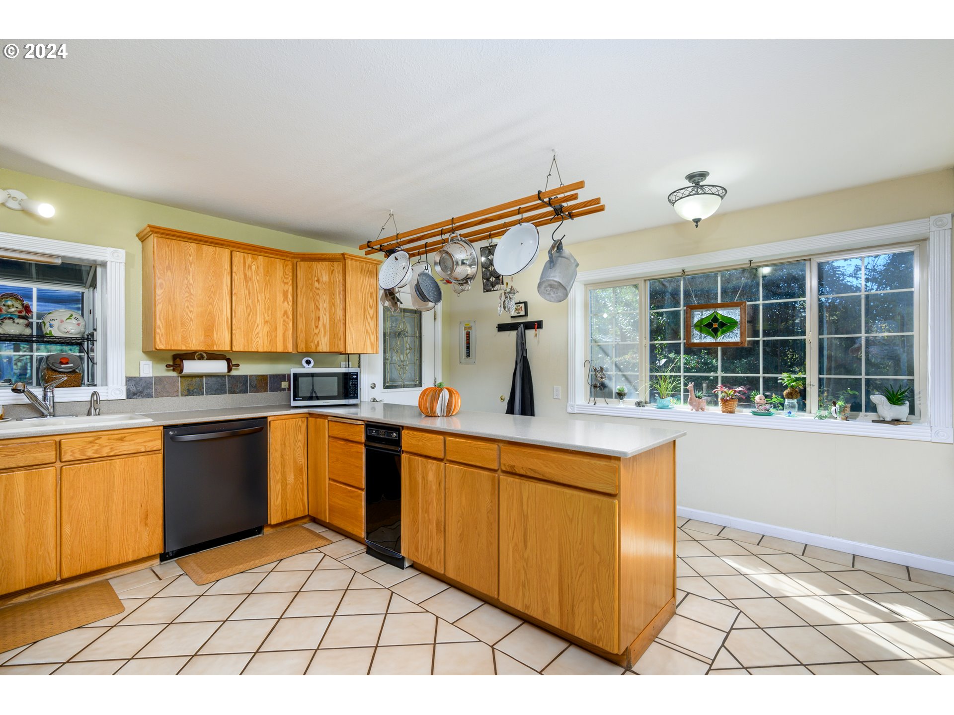 2559 Glenbrook Loop Road Riddle, OR 97469 - Photo 26 of 46