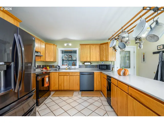 $649,000 | 2559 Glenbrook Loop Road, Riddle, OR 97469