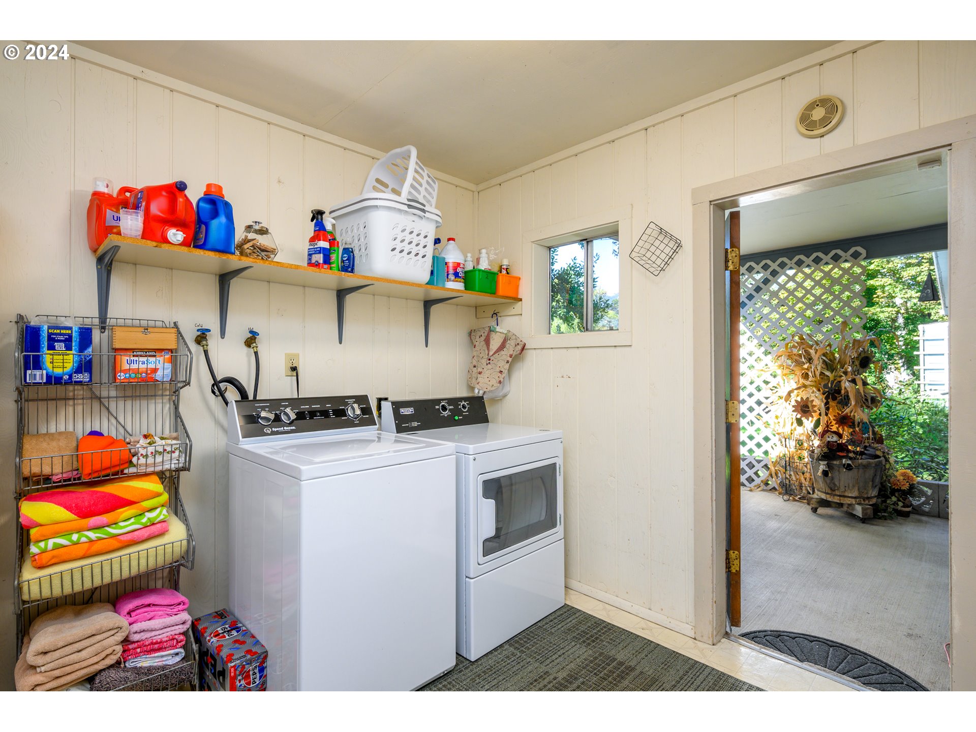 2559 Glenbrook Loop Road Riddle, OR 97469 - Photo 38 of 46