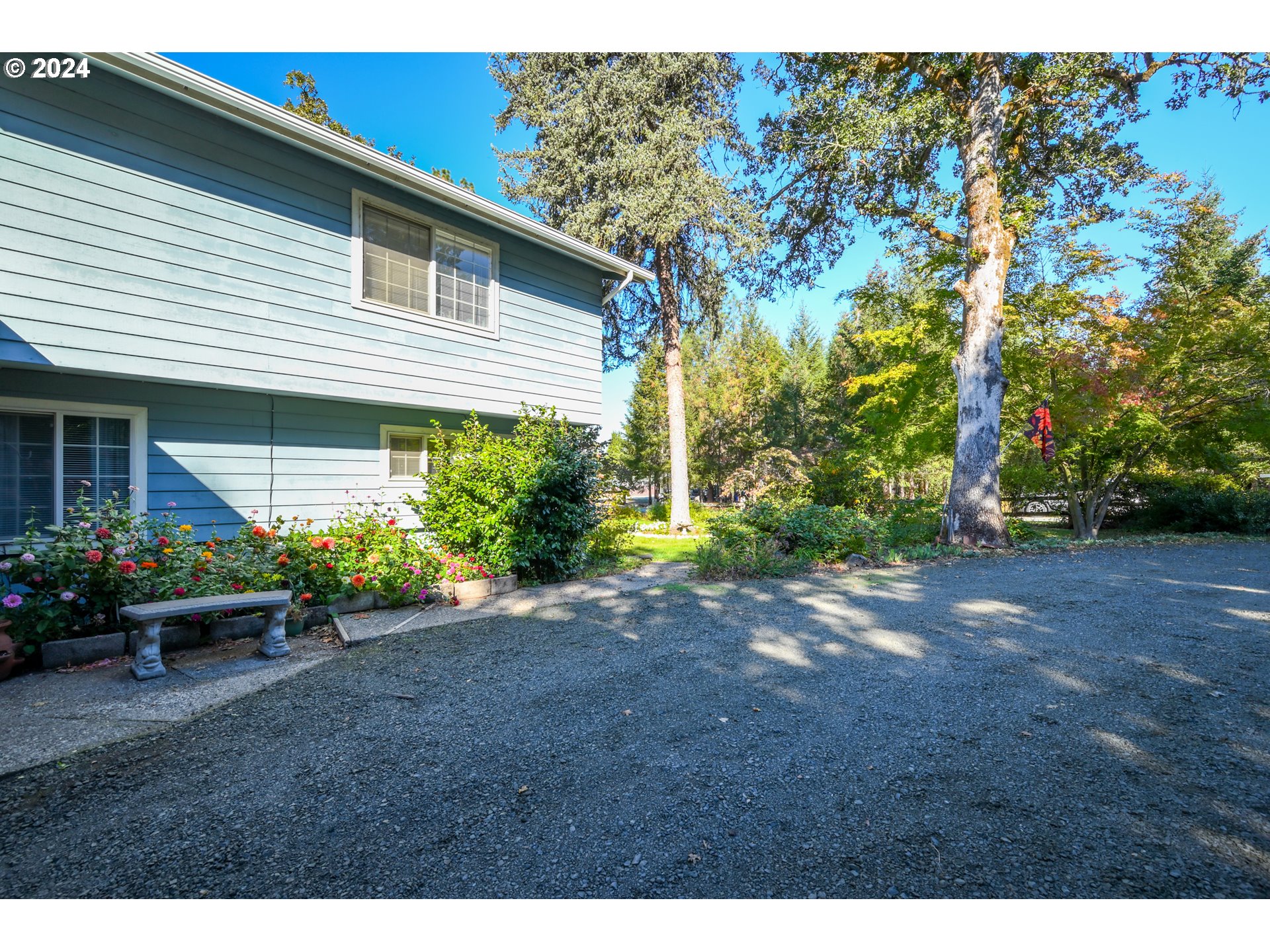 2559 Glenbrook Loop Road Riddle, OR 97469 - Photo 4 of 46